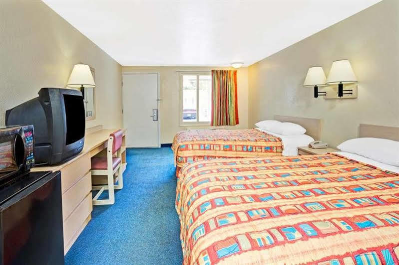 Knights Inn Jacksonville At Dix Ellis Trail Екстер'єр фото